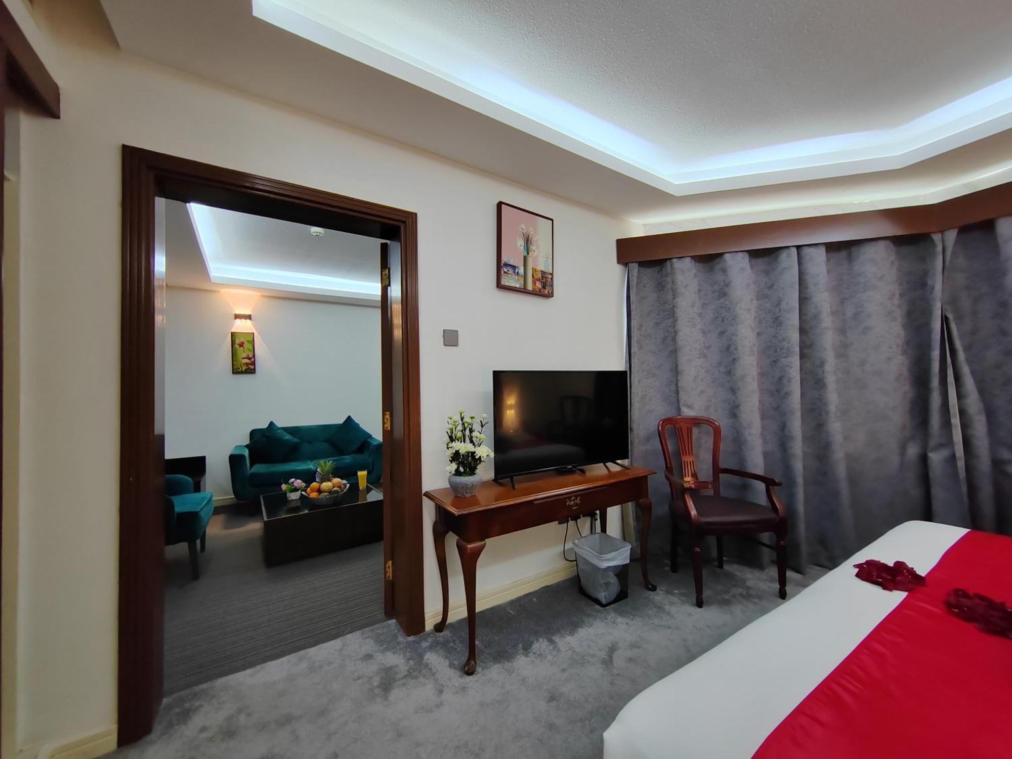 Le Paradise Palace Hotel Dubai Esterno foto