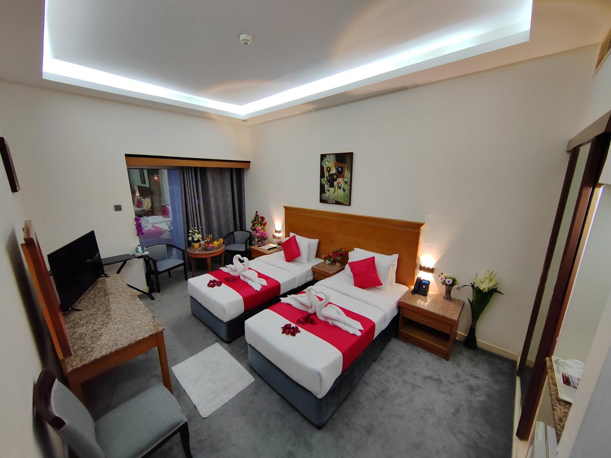 Le Paradise Palace Hotel Dubai Esterno foto