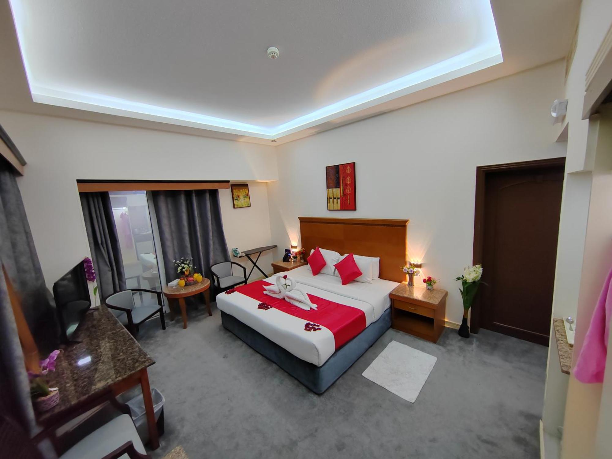 Le Paradise Palace Hotel Dubai Esterno foto