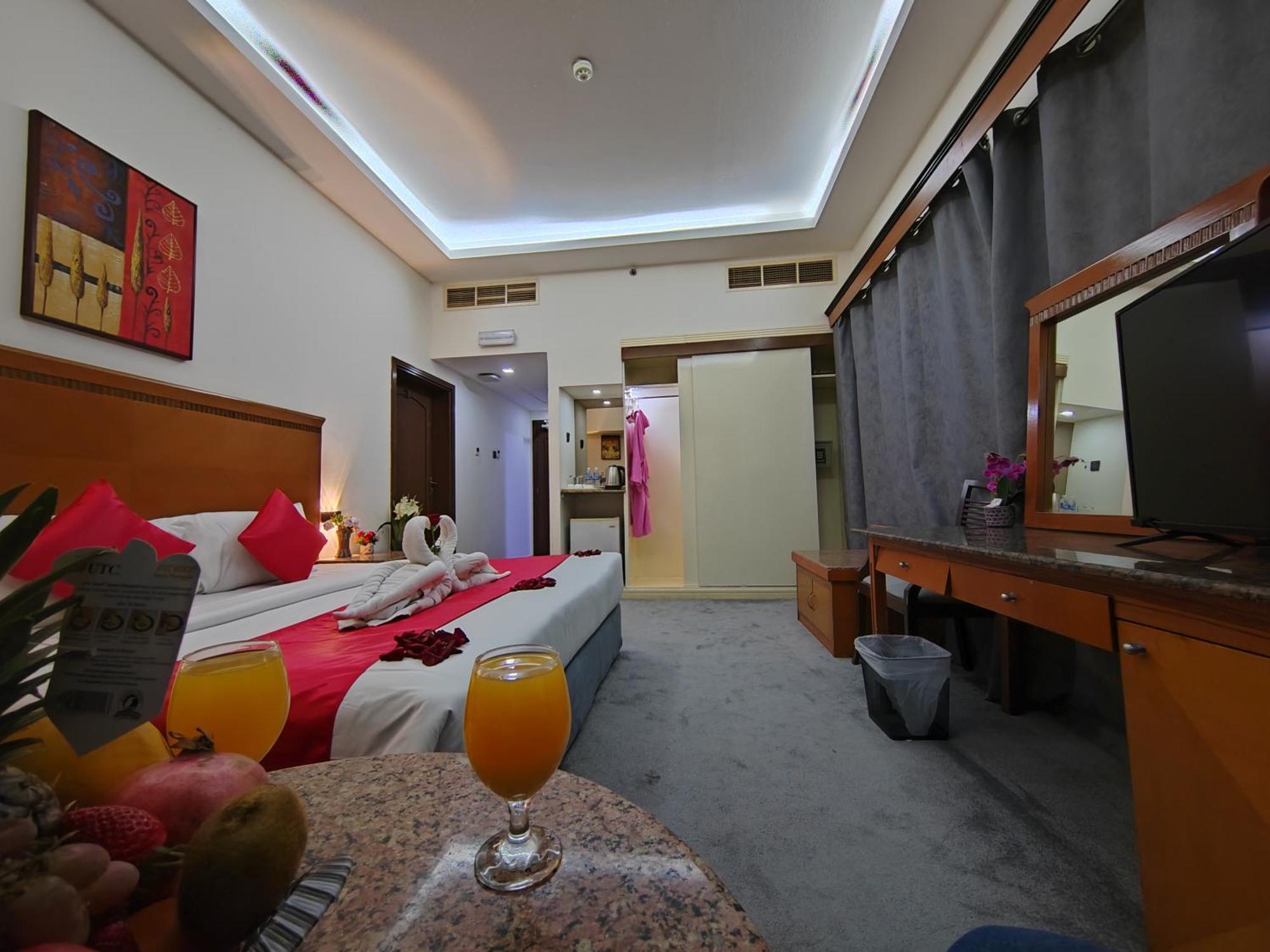 Le Paradise Palace Hotel Dubai Esterno foto